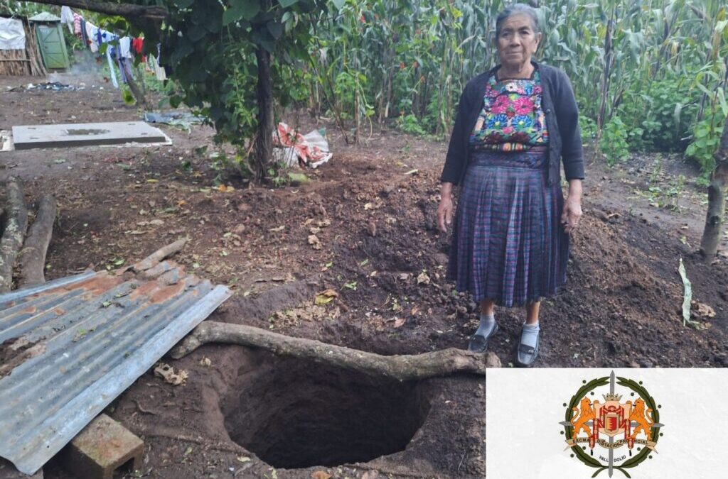 Visita a trabajos de construcción de letrinas en la comunidad de Candelaria Siquival, San Antonio Sacatepéquez.